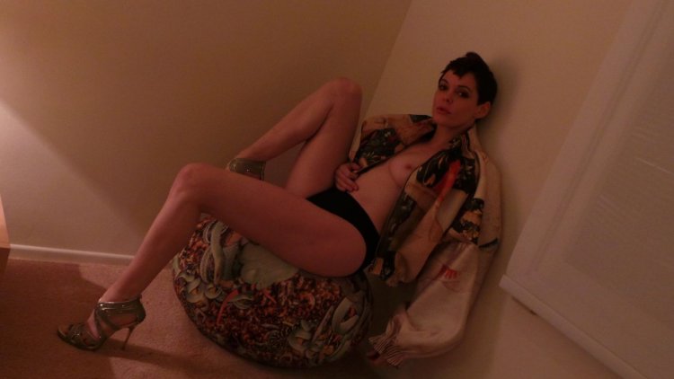 Actress Rose McGowan Naked