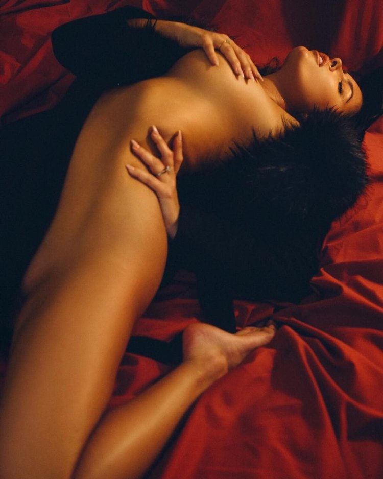 Constance Nunez is naked