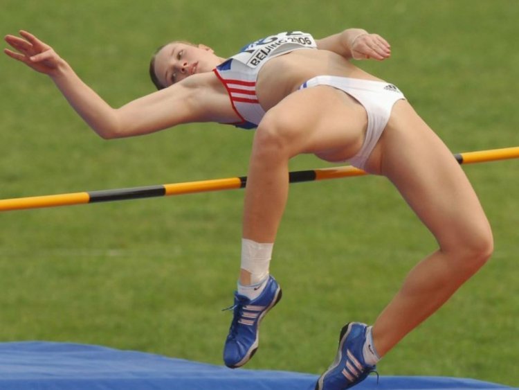 Real naked female sport