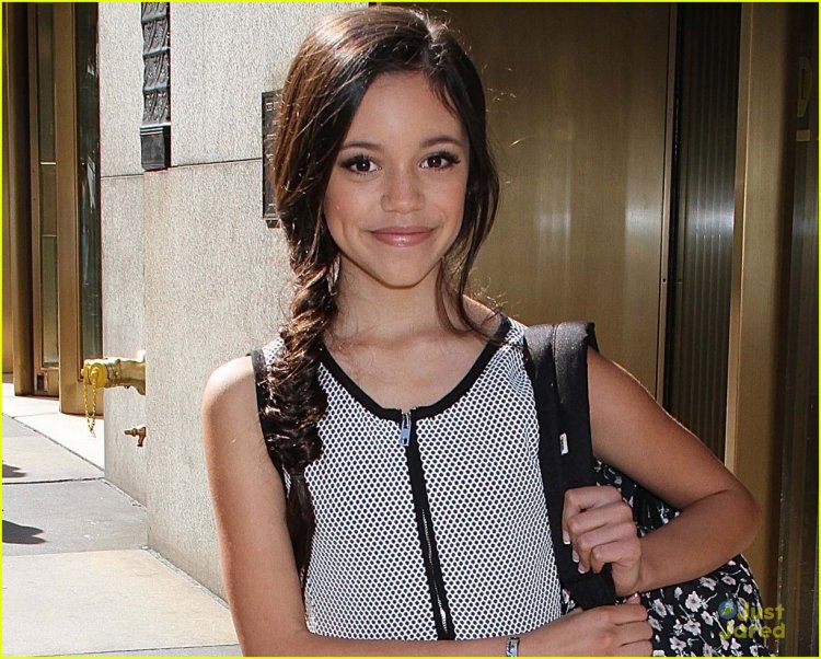 Jenna Ortega Desnuda