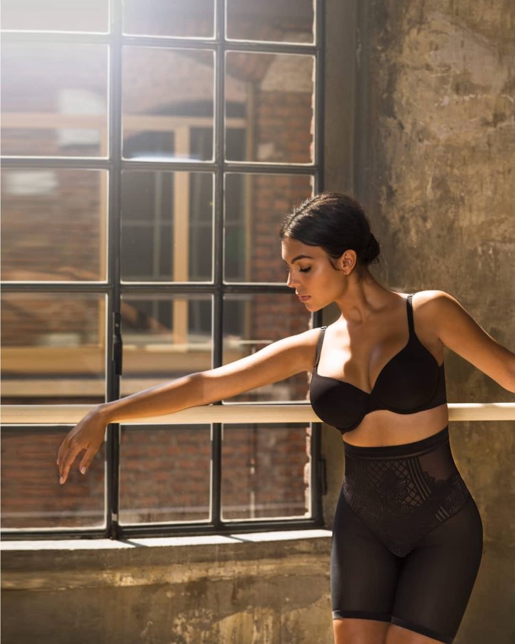 Georgia Fowler Topless