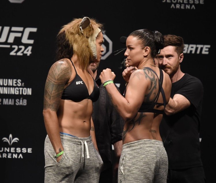 Amanda Nunez in shorts sexy