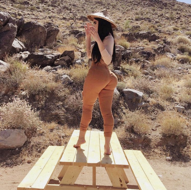 Jailyne Ochoa Selfie