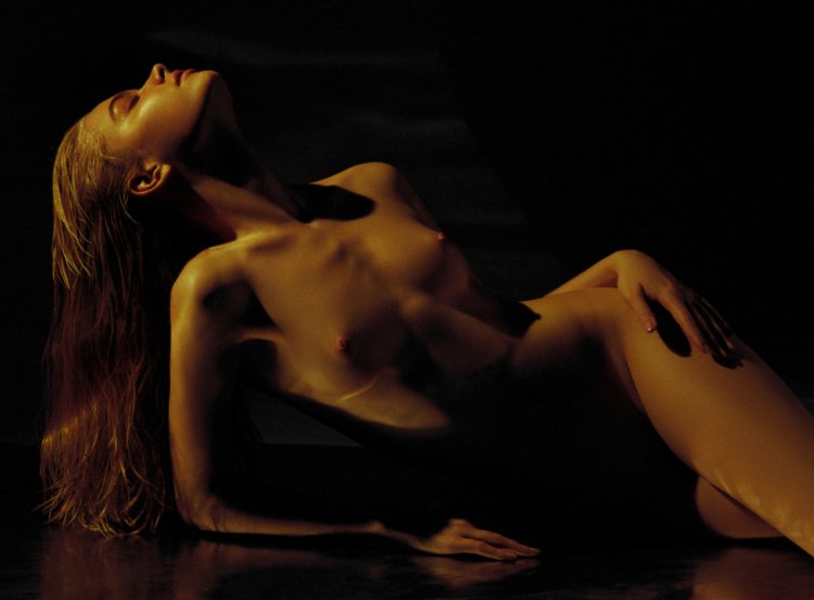 Demonstration of naked body