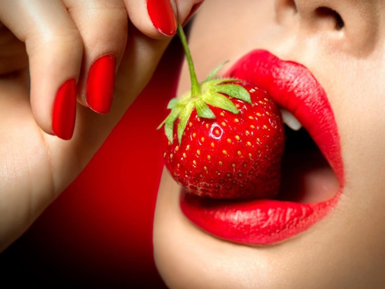 Lips with strawberries