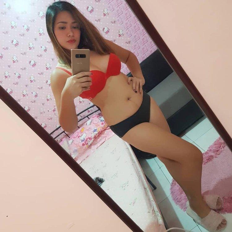 Amalia davis naked spreads