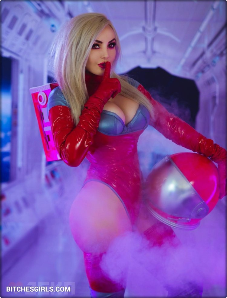 Jessica Nigri without a bra