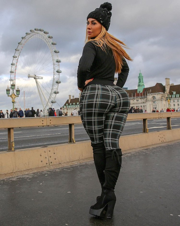 Vicki Odintsov's legs