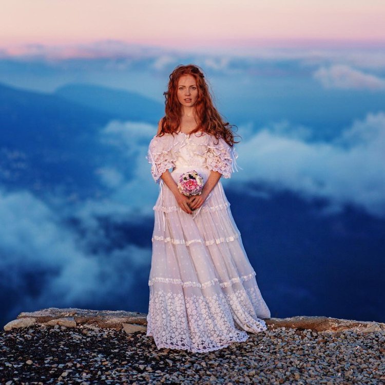 Oksana Butovskaya Red