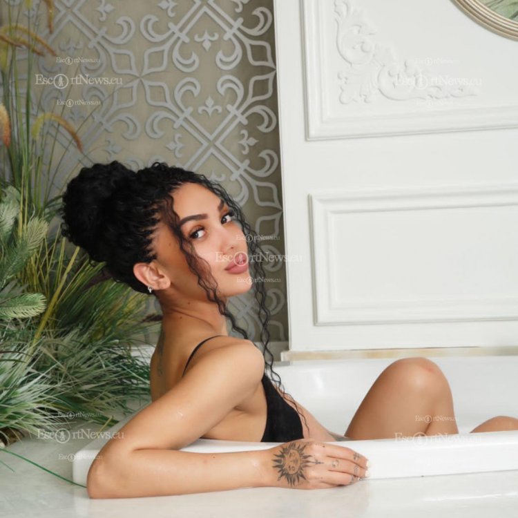 Courtney Kane 3000x2000