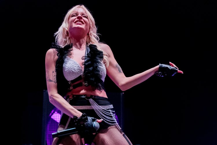 Girllover MIA BIOGRAFIA