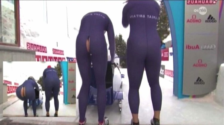 Girls Runners at the start