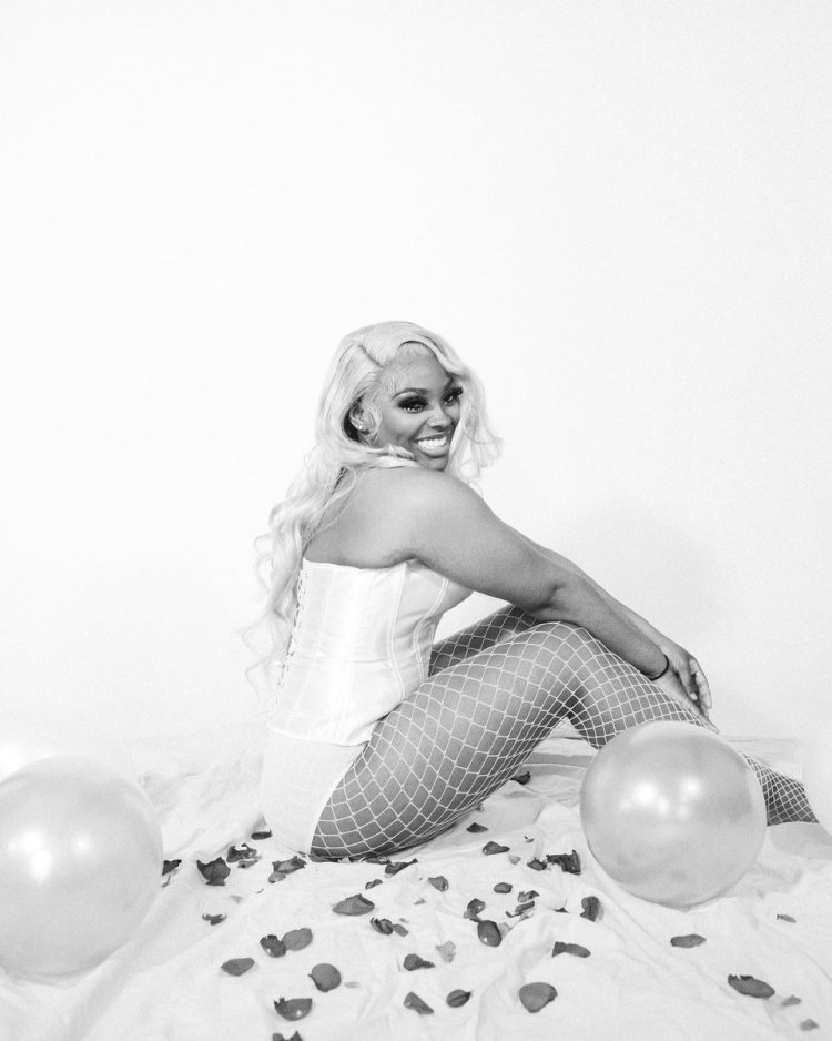 Pink hat for Twitter