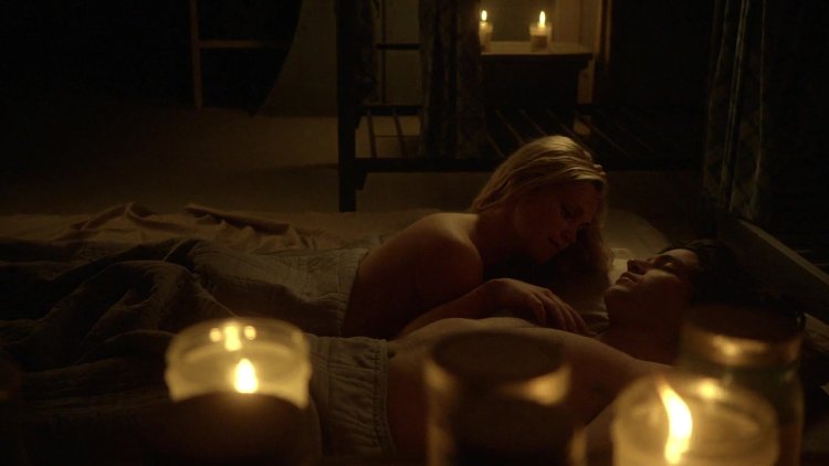 Eliza Taylor breasts