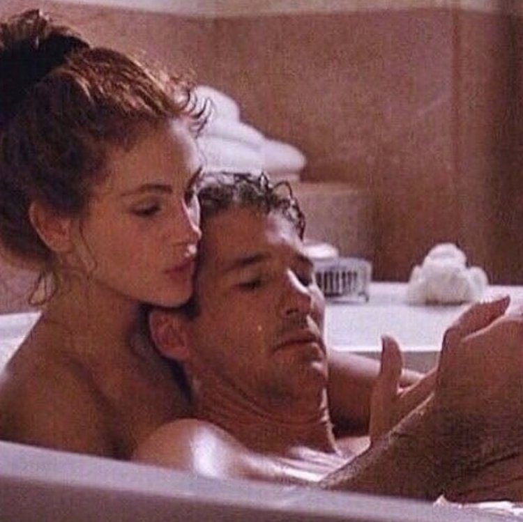 Julia Roberts in the film Beauty in the bathroom