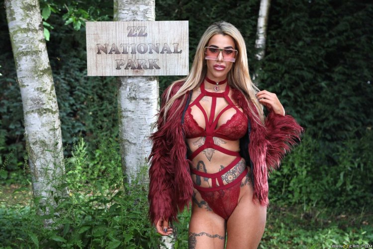 Alice Peneaca by Nikola Borissov