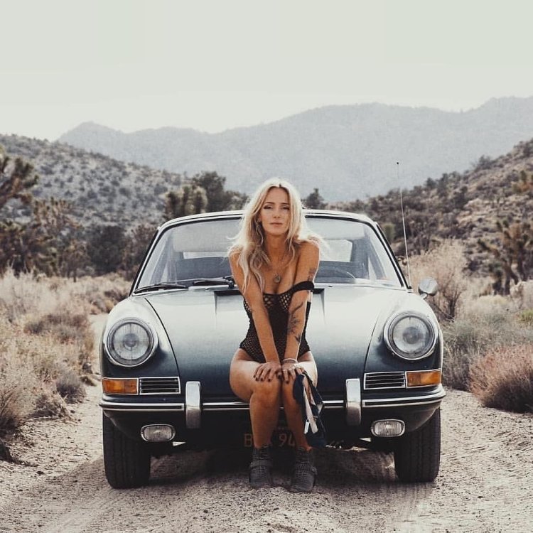 Porsche and Retro girls