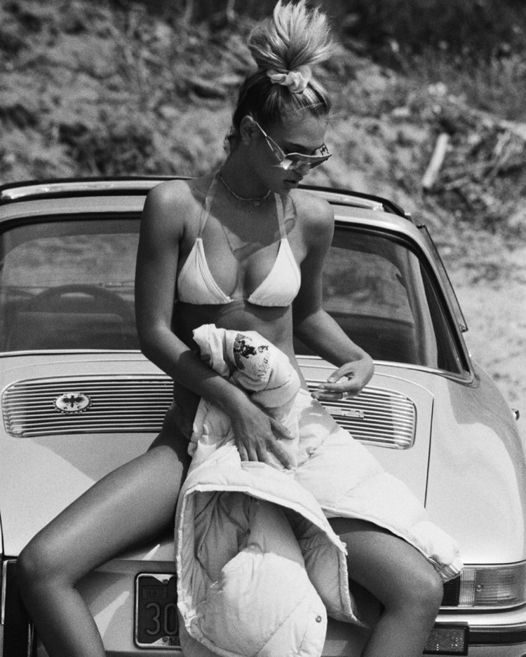 Porsche and Retro girls