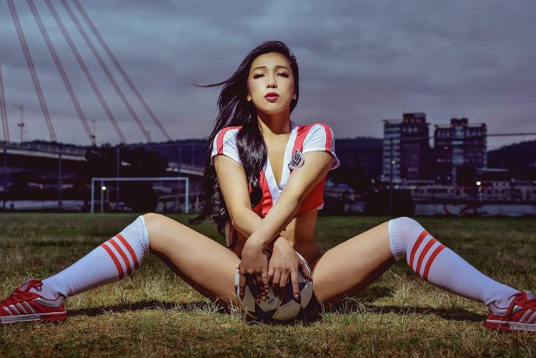 Son Watching Asian Girls Play Naked Football Beautiful Tits