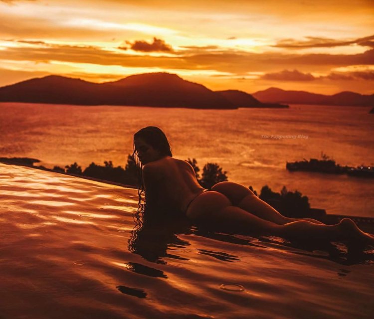 Mode Rose's model was exposed