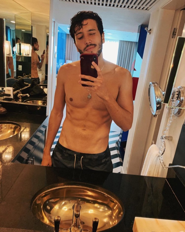 Sebastian Yatra torsos