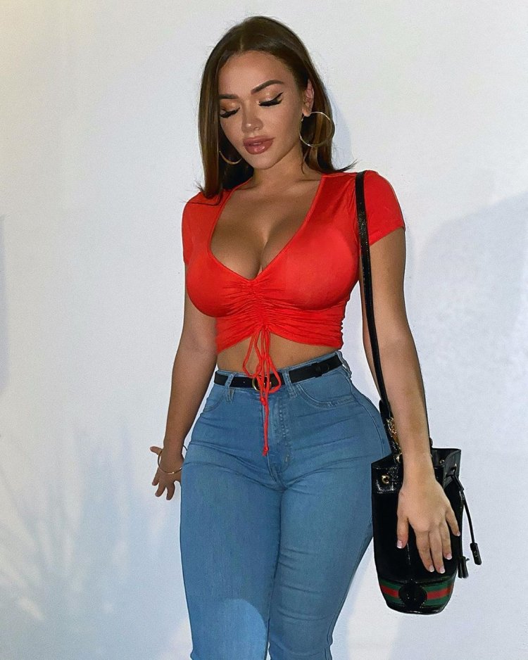 Genesis Mia Lopez Selfie