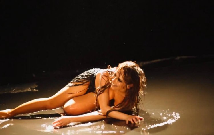 Jennifer Love Hwitt Toples