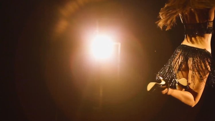 Jennifer Love Hwitt bed scenes