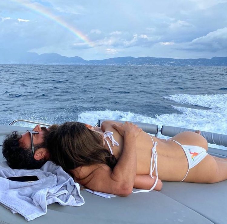 Dan Bilzerian in bed