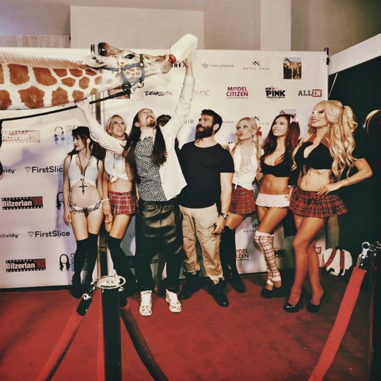 Dan Bilzerian Moscow Steve Aoki