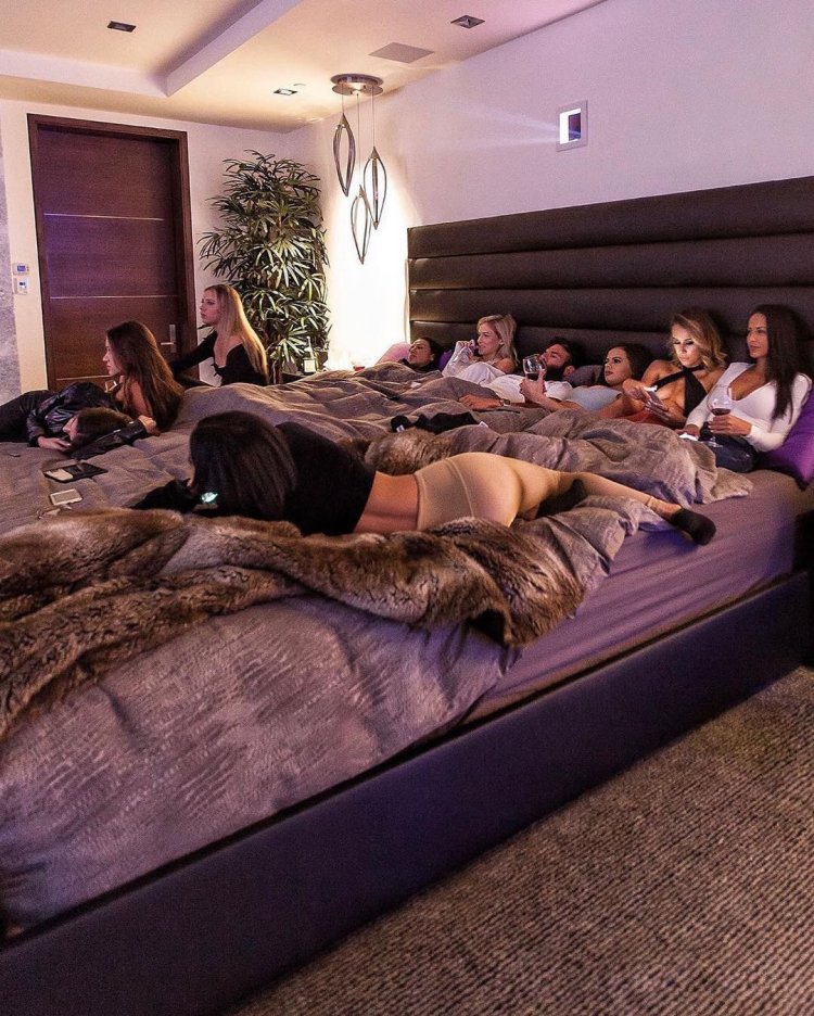 I'm not a womanizer I'm just afraid to sleep alone