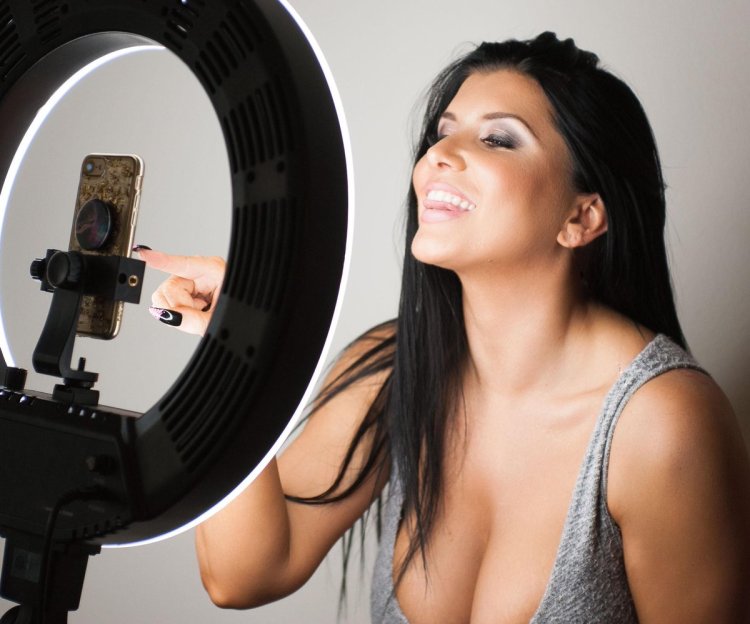 Miley Cyrus Naked in the video