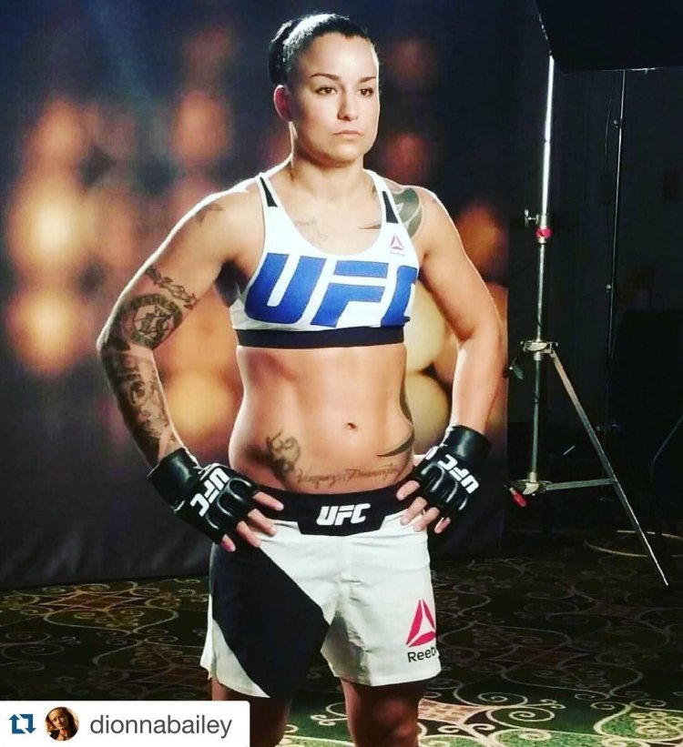 Rakel Pennington in bikini