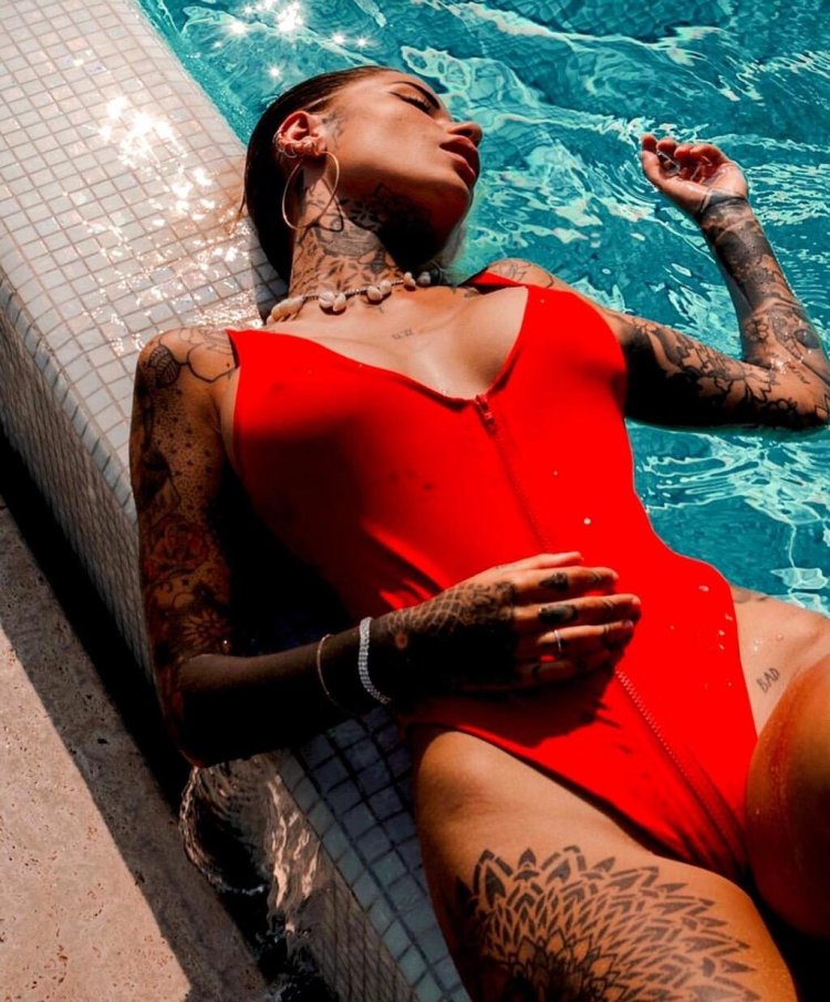 Zoe Christopholi is hot