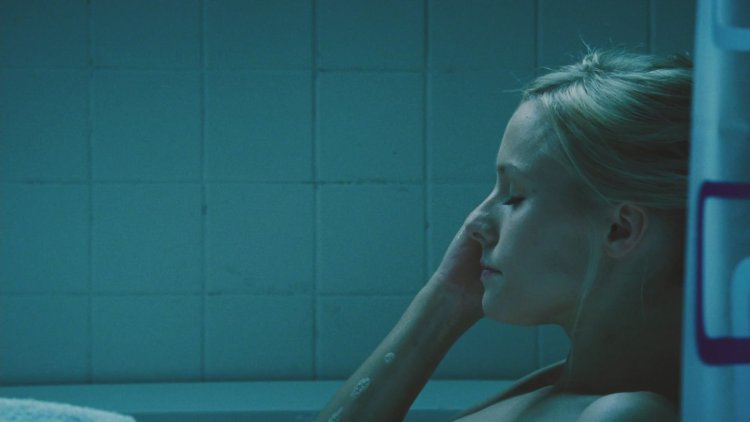 Kristen Bell on the street