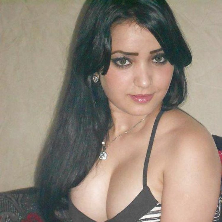 Nadia ali in bikini