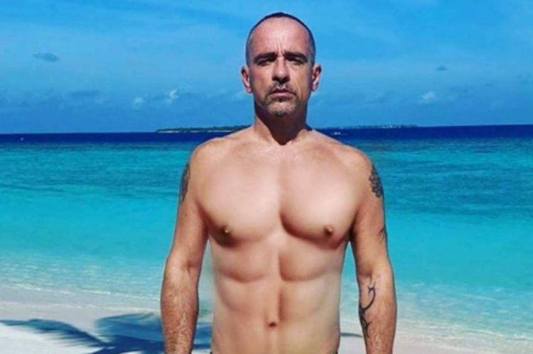 Stefan Elena and Damon in bed