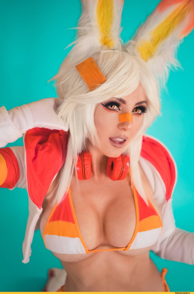 Jessica Nigri Selfie