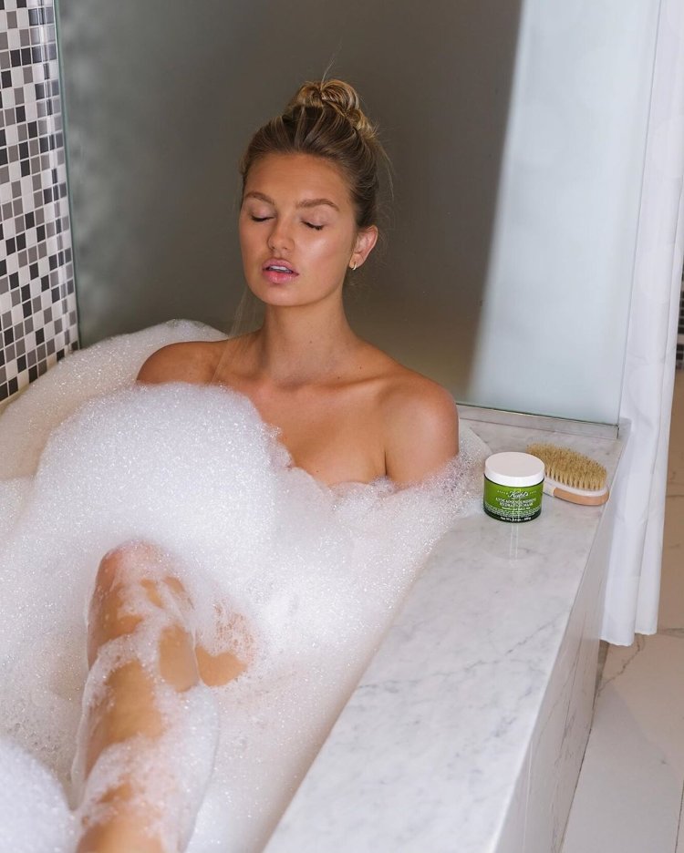 Pushed her legs in the bathroom