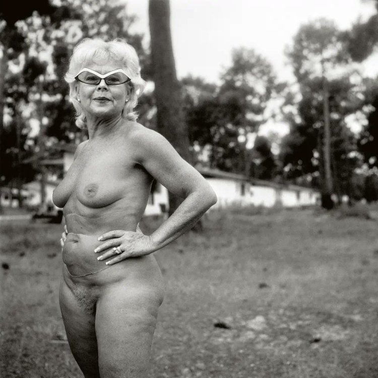 Old naked women aged