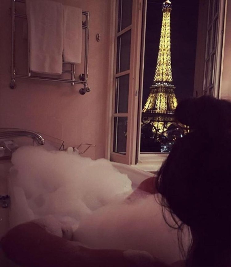 Photoshoot in the bathroom