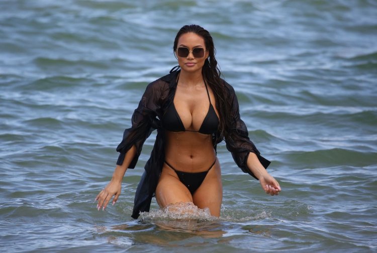 Daphne Patakia is hot