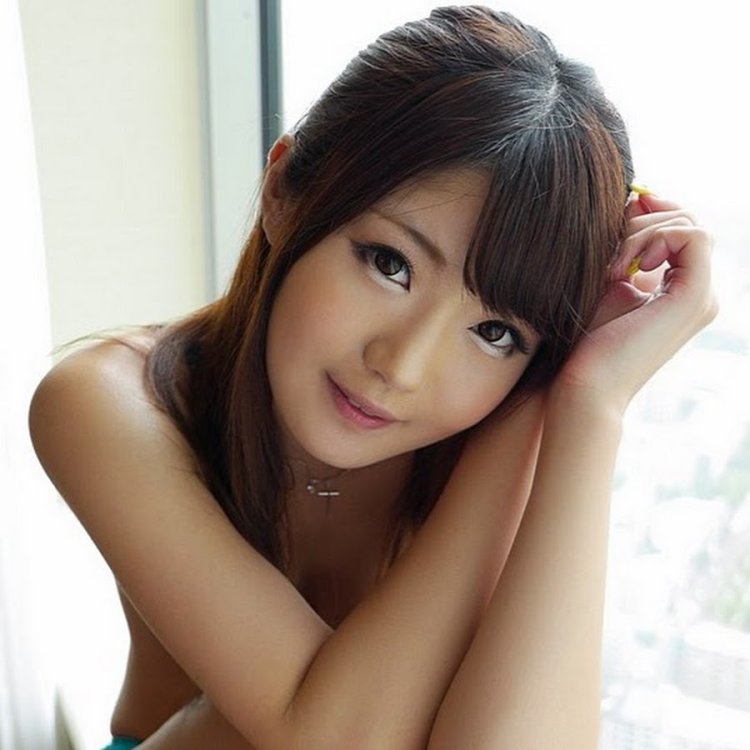 Vicki Li in a swimsuit