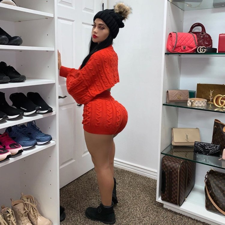 Jailyne OJeda Ochoa 17Yars with balls