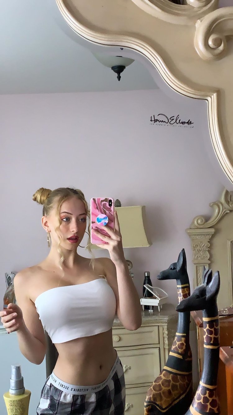 Sofia Diamonds is hot