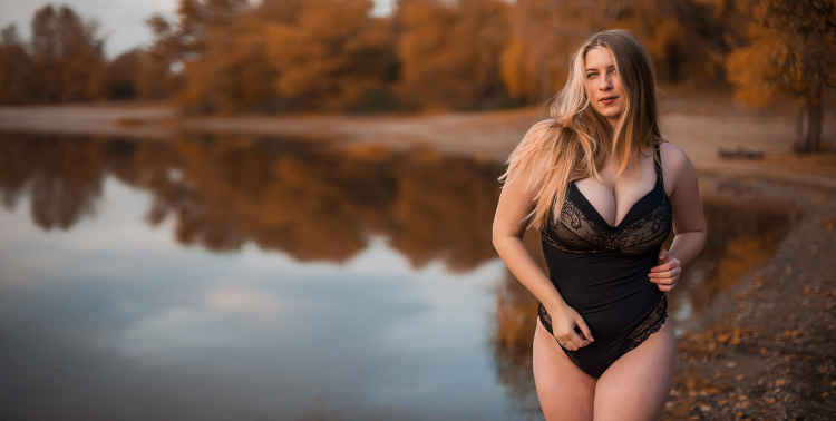 Naked women chubby in the shower