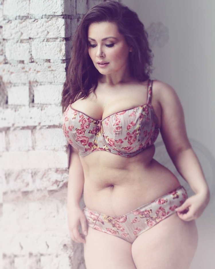 Svetlana Kashirova model plus saz