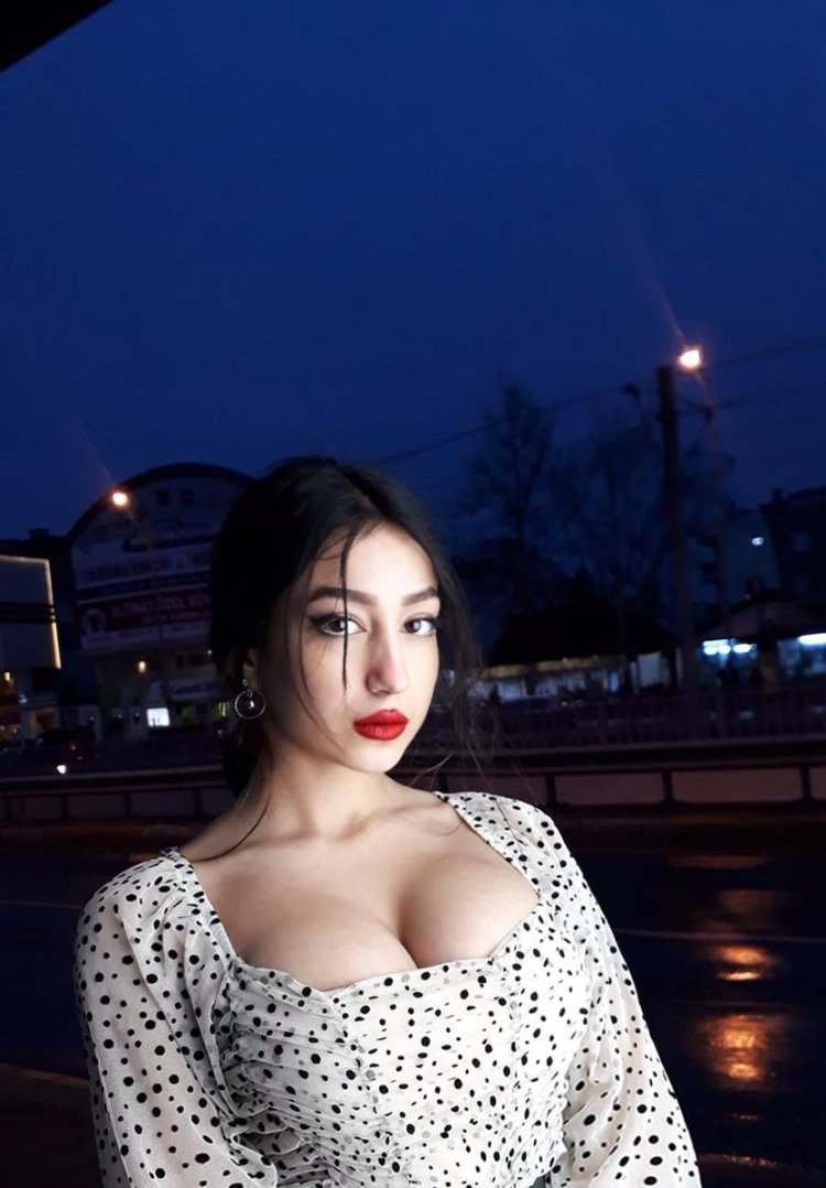 Alexa Dellanos Instagram