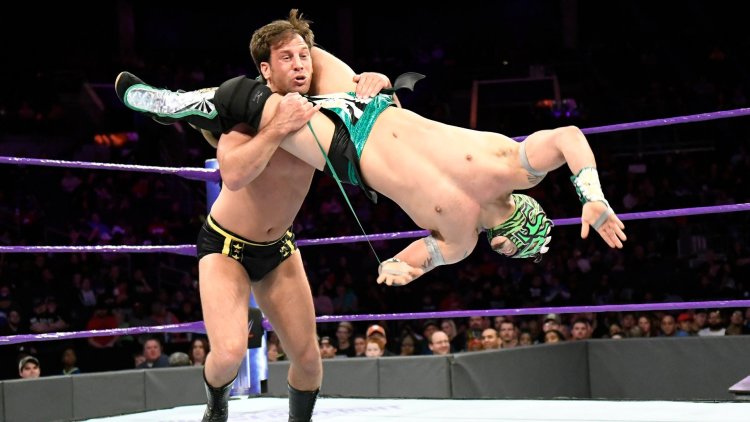 Mexican wrestlers of the ray of libra