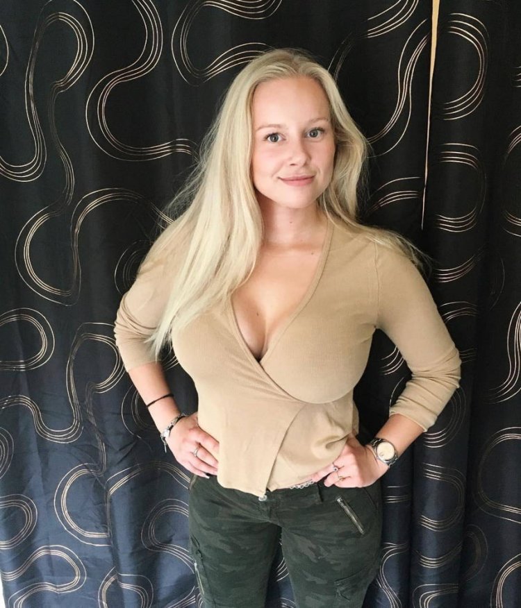 Petra Silander in underwear